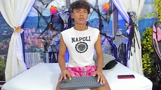 Snapshot of MilthonDelis chatting on October 24, 2:54 am MilthonDelis online show from October 24, 2:54 am