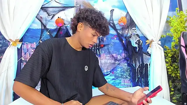 Snapshot of MilthonDelis chatting on October 22, 3:28 am MilthonDelis online show from October 22, 3:28 am