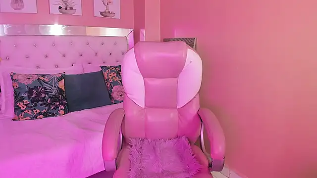 Emilybeltons online show from February 18, 7:10 pm