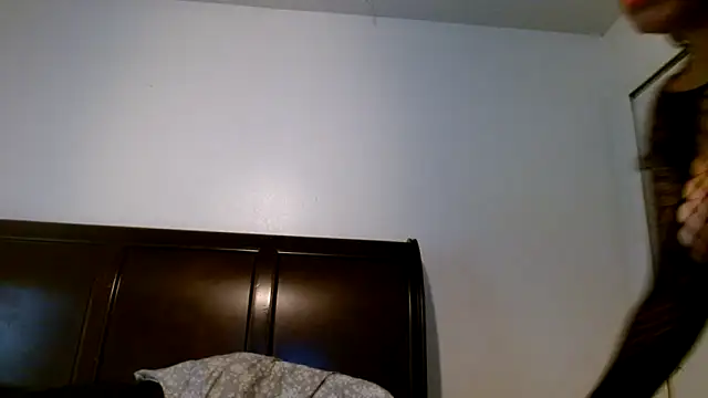 Snapshot of carlithefreak chatting on October 21, 9:25 pm carlithefreak online show from October 21, 9:25 pm