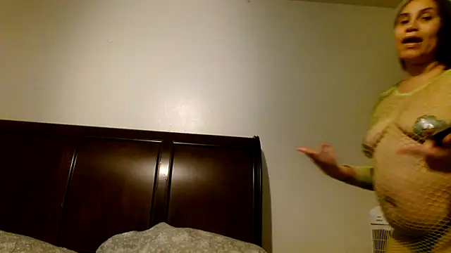 Snapshot of carlithefreak chatting on November 28, 10:32 pm carlithefreak online show from November 28, 10:32 pm