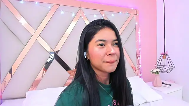 Snapshot of samantaa_shy chatting on June 25, 4:32 am samantaa shy online show from June 25, 4:32 am