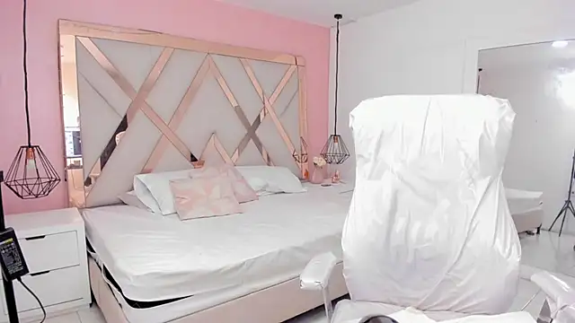 Snapshot of samantaa_shy chatting on December 4, 2:43 am samantaa shy online show from December 4, 2:43 am