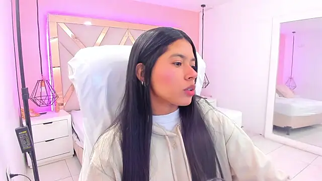 samantaa shy online show from April 14, 3:11 am