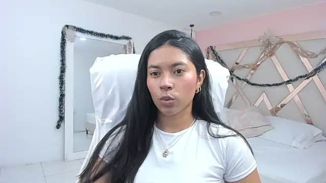 Snapshot of samantaa_shy chatting on December 15, 1:00 am samantaa shy online show from December 15, 1:00 am