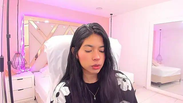 samantaa shy online show from April 16, 12:11 am