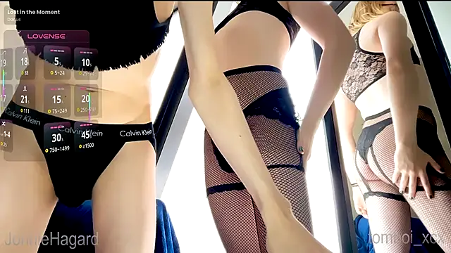 Snapshot of tomboi_xcx chatting on October 27, 7:26 pm tomboi xcx online show from October 27, 7:26 pm