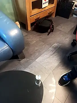 Thompsen1992 online show from January 15, 9:45 am