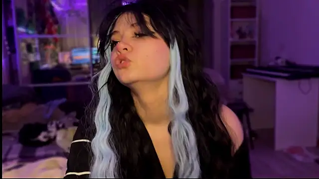 nikoli naw online show from November 13, 4:55 pm