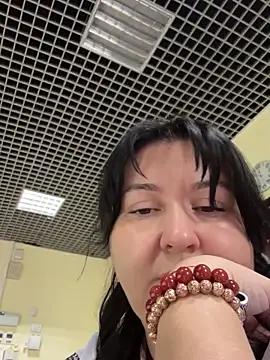 Snapshot of Liza_Will chatting on December 14, 8:53 am Liza Will online show from December 14, 8:53 am