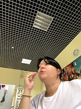 Snapshot of Liza_Will chatting on November 24, 9:53 am Liza Will online show from November 24, 9:53 am