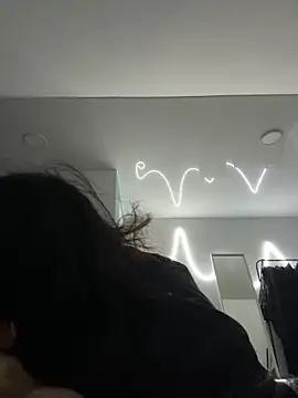 Liza Will online show from February 9, 9:24 pm