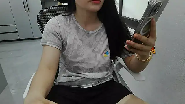 Emachiii online show from May 14, 1:13 am