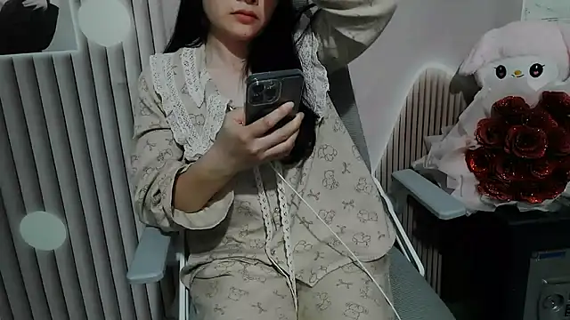 Emachiii online show from November 23, 1:43 pm