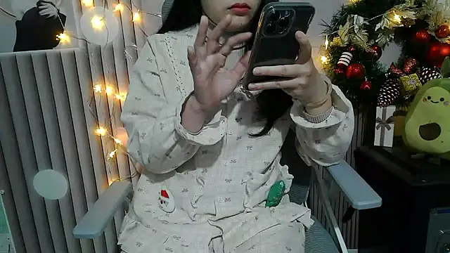 Emachiii online show from December 14, 1:12 am