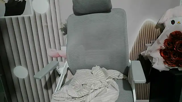 Emachiii online show from December 4, 12:26 pm