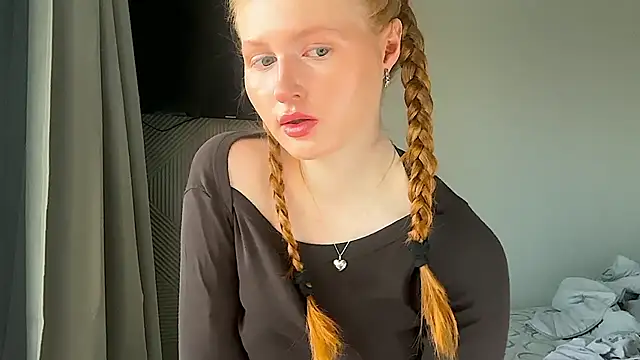 Snapshot of LuxXAngel chatting on June 8, 12:38 am LuxXAngel online show from June 8, 12:38 am