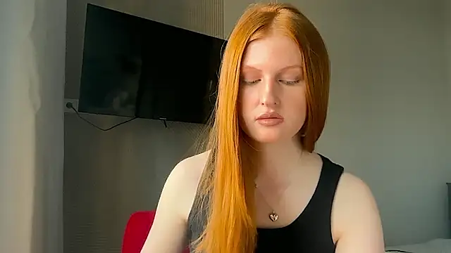 Snapshot of LuxXAngel chatting on June 21, 12:27 am LuxXAngel online show from June 21, 12:27 am
