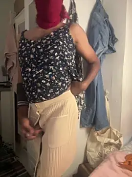 Snapshot of YourSlutBoySl chatting on November 19, 10:59 am YourSlutBoySl online show from November 19, 10:59 am