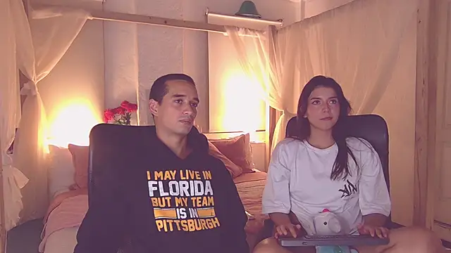 Laila asher online show from November 18, 4:49 am