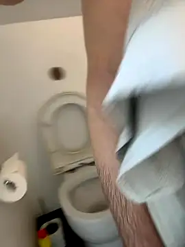 Snapshot of Woodchip chatting on November 1, 1:16 pm Woodchip online show from November 1, 1:16 pm