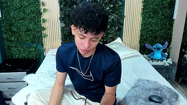 JoseLucian online show from October 27, 7:37 pm