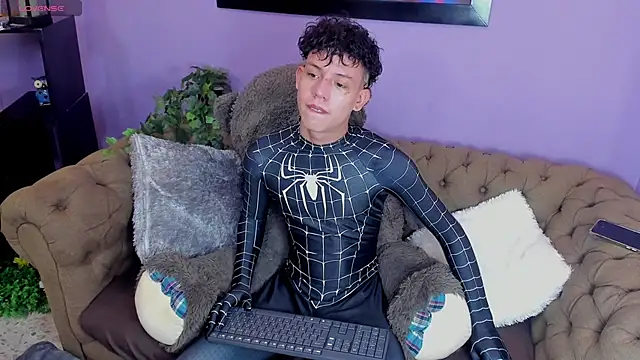 JoseLucian online show from October 30, 8:50 pm