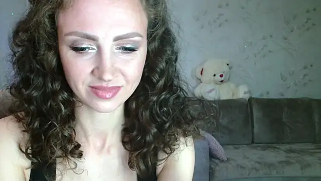 Snapshot of Amber_Carrol chatting on June 6, 6:13 pm Amber Carrol online show from June 6, 6:13 pm