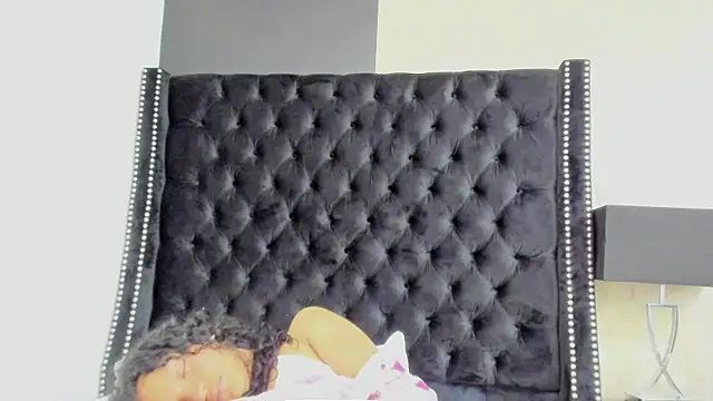 LittleeStar online show from October 8, 8:05 am