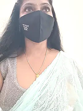 Snapshot of shivani27 chatting on February 20, 9:11 am shivani27 online show from February 20, 9:11 am