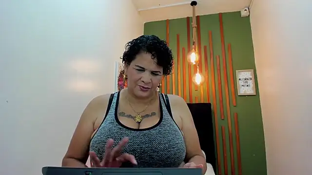 DinaDIRTY online show from February 12, 11:48 pm