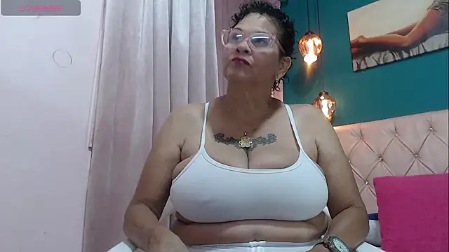 DinaDIRTY online show from November 5, 11:08 pm