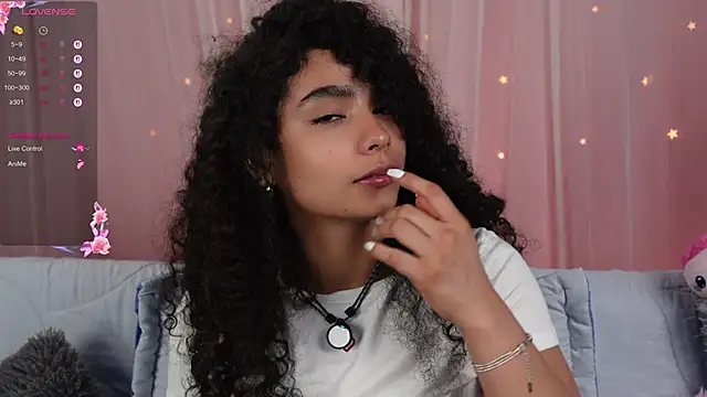 Snapshot of Victoria_Curly chatting on October 15, 1:15 am Victoria Curly online show from October 15, 1:15 am