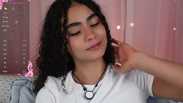 Snapshot of Victoria_Curly chatting on October 12, 3:52 am Victoria Curly online show from October 12, 3:52 am