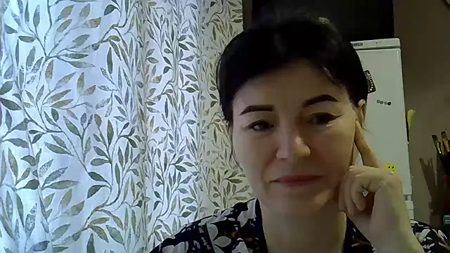 Krystal 82 online show from December 3, 8:36 am