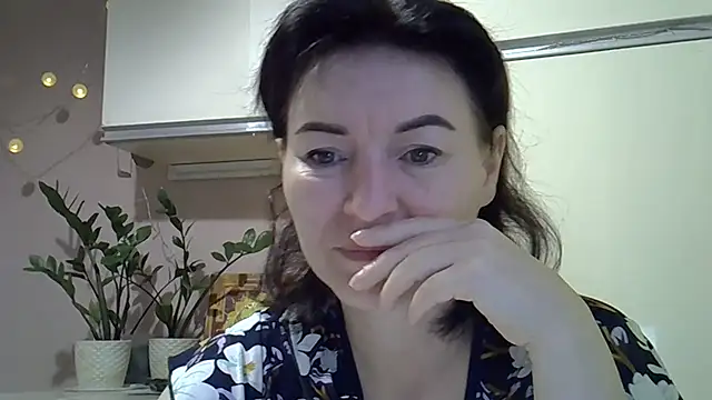 Snapshot of Krystal_82 chatting on October 4, 4:47 am Krystal 82 online show from October 4, 4:47 am