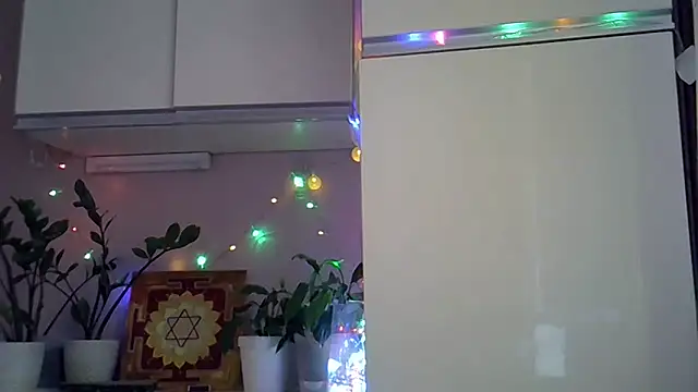 Snapshot of Krystal_82 chatting on October 5, 7:10 am Krystal 82 online show from October 5, 7:10 am