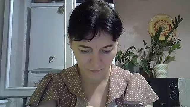 Krystal 82 online show from November 7, 4:00 pm