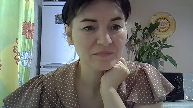 Krystal 82 online show from November 27, 9:21 am