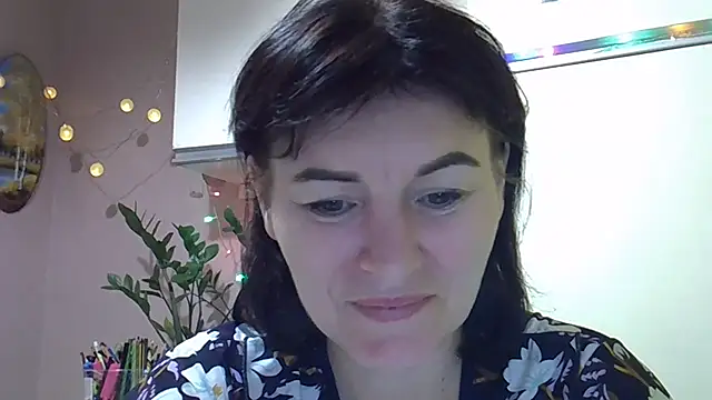 Snapshot of Krystal_82 chatting on October 4, 4:52 pm Krystal 82 online show from October 4, 4:52 pm
