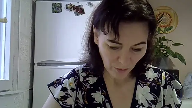 Krystal 82 online show from November 12, 7:45 am