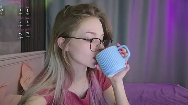 Snapshot of vialeta_baby chatting on September 20, 11:43 pm vialeta baby online show from September 20, 11:43 pm