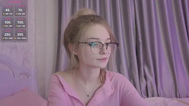 Snapshot of vialeta_baby chatting on October 15, 10:40 pm vialeta baby online show from October 15, 10:40 pm