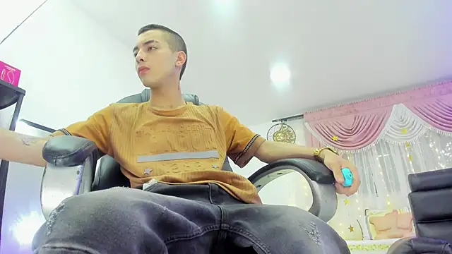 Dereck Boy8 online show from September 19, 9:52 pm