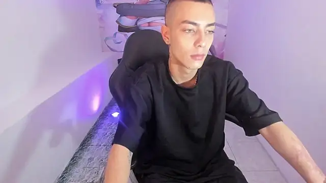 Dereck Boy8 online show from November 12, 8:45 pm