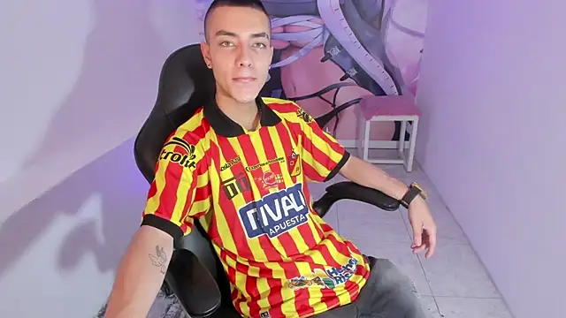 Dereck Boy8 online show from November 7, 7:40 pm