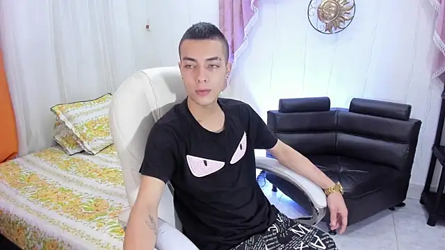 Dereck Boy8 online show from October 22, 9:35 pm