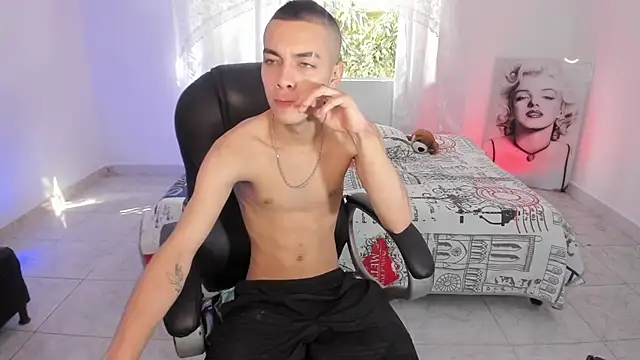 Dereck Boy8 online show from December 4, 7:35 pm