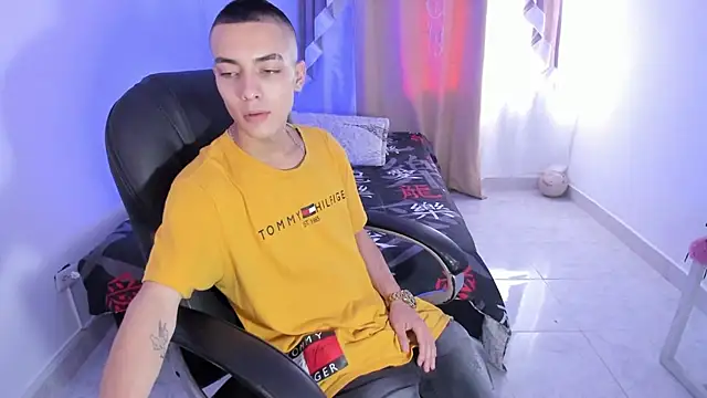 Dereck Boy8 online show from November 24, 7:47 pm