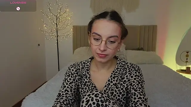 Real cutie1 online show from April 9, 12:55 pm